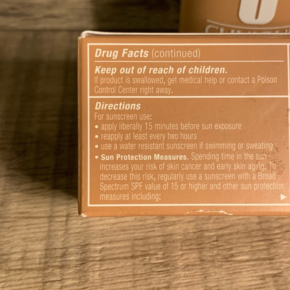 Clinique Even Better SPF 15 #76 Toasted Wheat - Picture 4 of 4